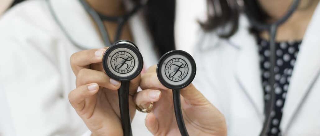 doctor-2568481_1280