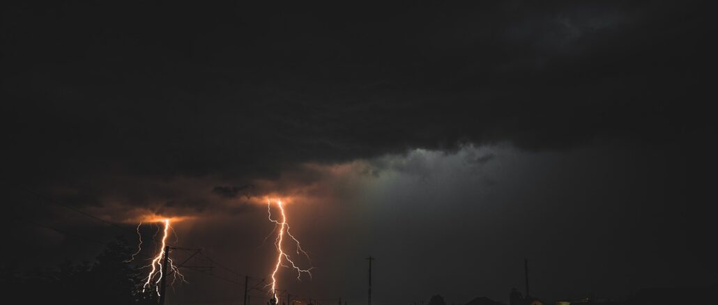 lightning-7389933_1280